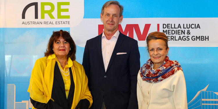 Die Gastgeber des Immo-Frühstücks in der Strandbar Herrmann: Elisabeth della Lucia, Geschäftsführerin DMV della lucia Medienverlag, Gerald Beck und Christine Dornaus, Geschäftsführer der BIG/ARE. Foto: Leadersnet/Langegger