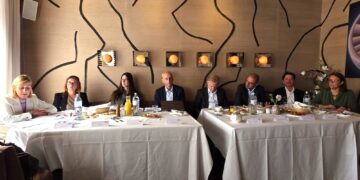 Für die ÖRAG ist eine konkrete Prognose zu einer Markterholung zu früh. Im Bild: Karin Bosch, Jelena Pirker, Aleksandra Mitrovic, Helge Scheunemann, Stefan Brezovich, Michael Buchmeier, Johannes Endl, Elisa Stadlinger, v.l.n.r. Foto: cjs