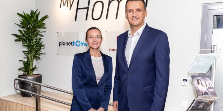 Drei Viertel der Österreicher ziehen eine Eigentumsimmobilie vor, die Hürden sind aber groß: Daniela Barco, Privatkundenvorständin der UniCredit Bank Austria; Ivan Vlaho, CEO der UniCredit Bank Austria. Bild: Christian Mikes