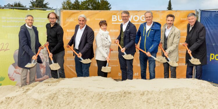 Spatenstich in Kagran: Patrick Perlinger (BUWOG), Johannes Mayer (BKK3), Ernst Nevrivy (Bezirksvorsteher Donaustadt), Marion Schindler (BUWOG), Kevin Töpfer (BUWOG), Martin Schilling (PORR), Matthias Zache (BUWOG), Alfred Vandrovec (PORR), v.l.n.r. Foto: Stephan Huger