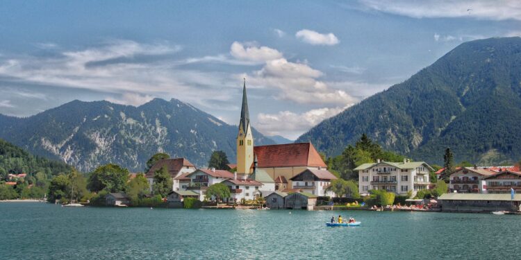 Die EPH will am Tegernsee ein Boutique-Hotel bauen. Mittlerweile liegt eine Baugenehmigung vor - die Voraussetzung für den Kauf des Projekts. Bild: pixabay.com/duernsteiner