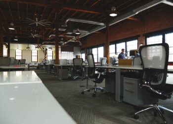 teamgnesda: Jeder dritte Office-Schreibtisch steht leer