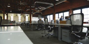 Laut teamgnesda-Studie ist jeder dritte Büroarbeitsplatz unbesetzt. Das kostet bares Geld. Bild: pixabay.com